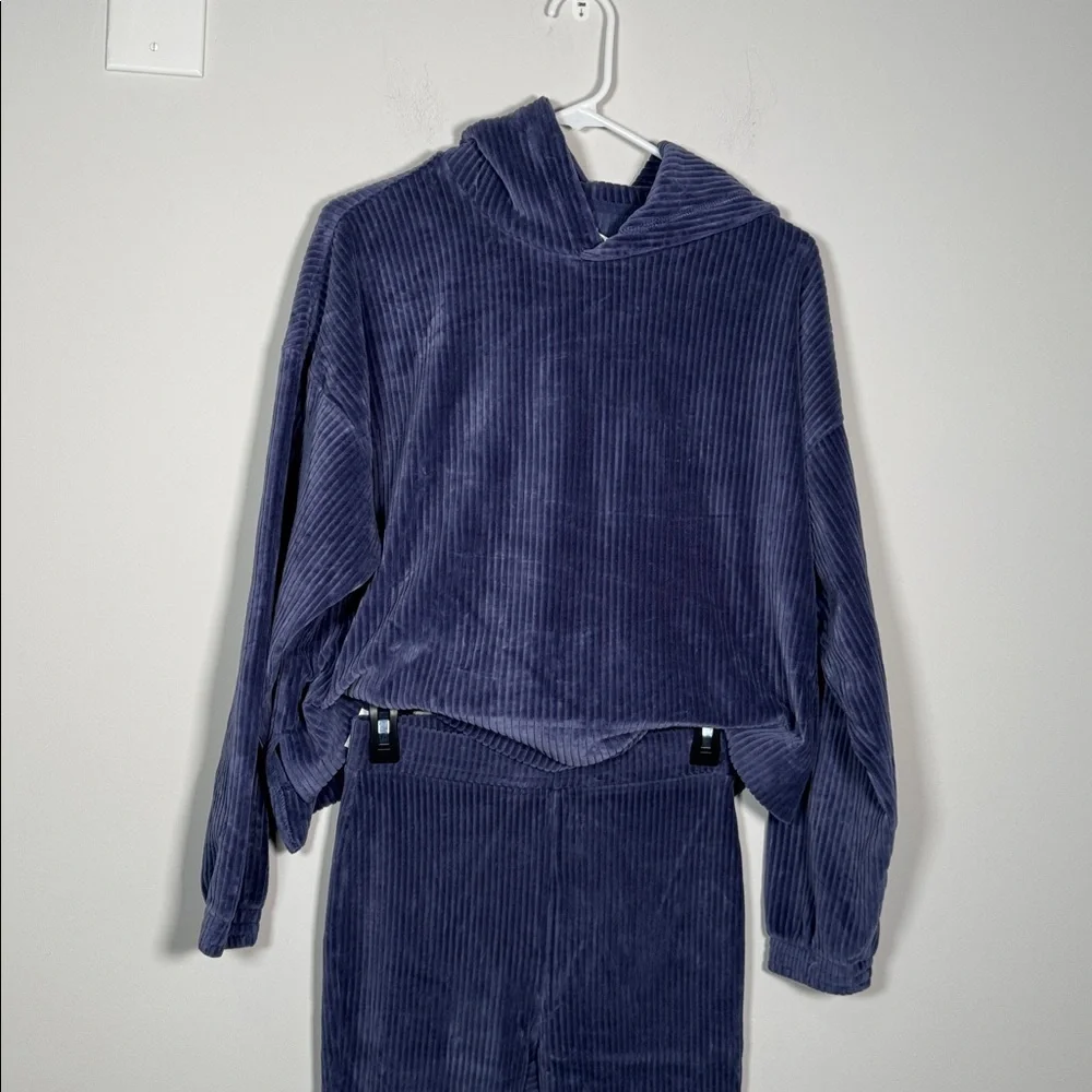 Aerie SET - Groove-On Velour Hoodie and Flare Pants in Fresh Bright - S - Picture 2 of 6